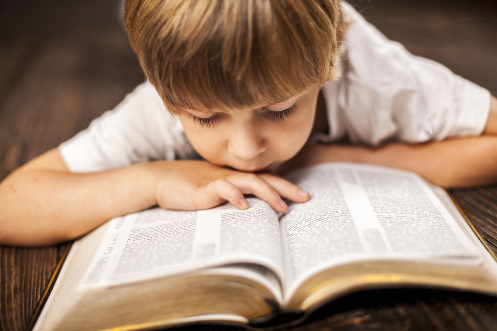 kid_reading_bible